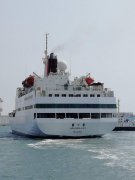 “紫丁香”轮出坞